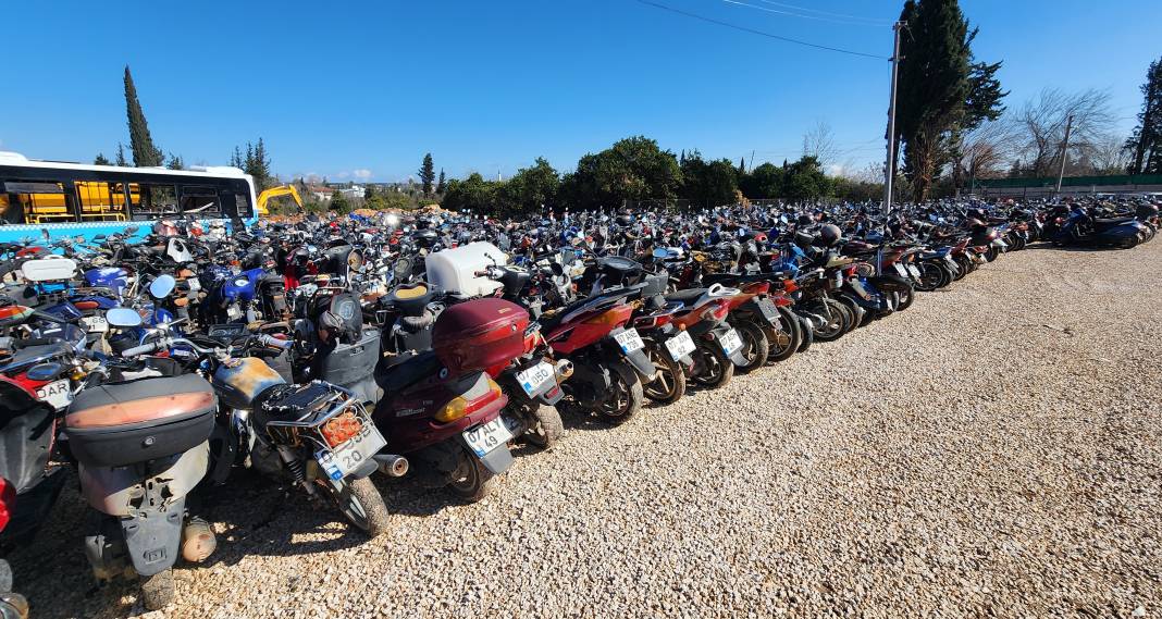 Çözüm bekleyen sorun! Otopark döviz mezarlığına döndü 1